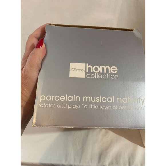 JC Penny Home Collection Ivory & Gold Porcelain Nativity Wind-Up Music Box W Box - Picture 11 of 16